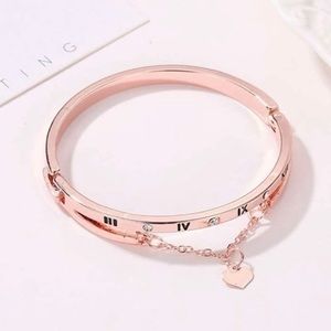 🆕 Rose Gold Heart Charm Bangle Bracelet